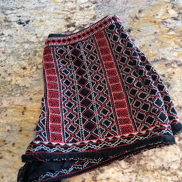 Patterned Shorts - Picture 3 of 5